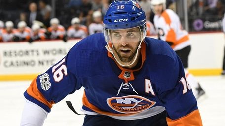 New York Islanders left wing Andrew Ladd skates
