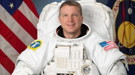 Former astronaut Terry Virts the Book Revue on