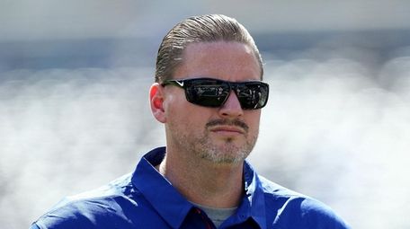 Giants head coach Ben McAdoo walks the field