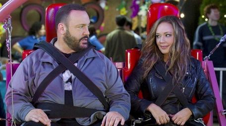 "Kevin Can Wait" co-stars Kevin James and Leah