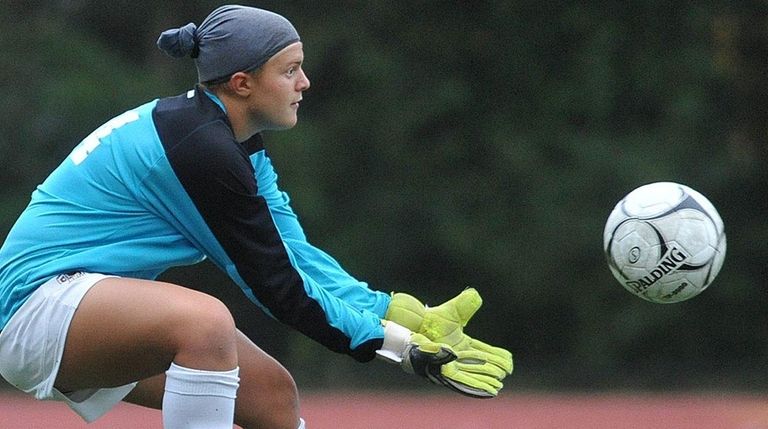 Giuliana Graziosi, North Shore goalie, gains control of
