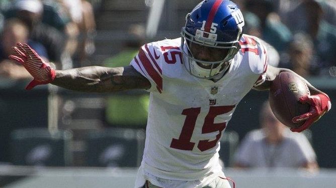 Brandon Marshall of the Giants runs with the ball