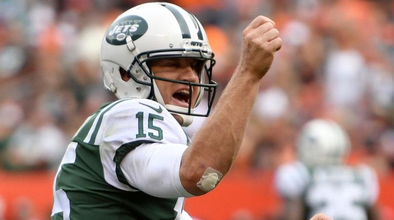 Jets quarterback Josh McCown celebrates his 24-yard touchdown