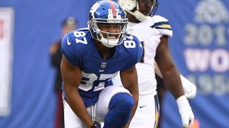 Giants wide receiver Sterling Shepard holds his left