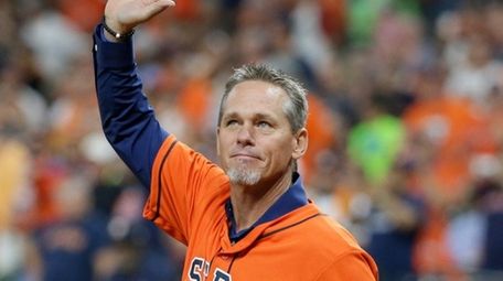 Craig Biggio waves before Game 1 of the
