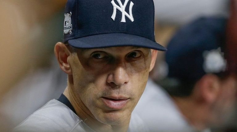 Yankees manager Joe Girardi reacts during the fourth