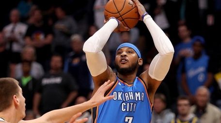 Carmelo Anthony of the Oklahoma City Thunder puts