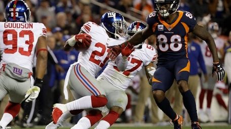 Giants strong safety Landon Collins, center, runs after