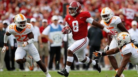 Josh Jacobs of the Alabama Crimson Tide rushes