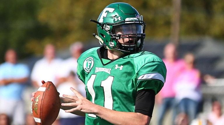 Farmingdale's Kevin Mccormick runs the ball during a
