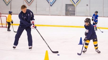 Former Rangers star Ron Duguay skates with Darren