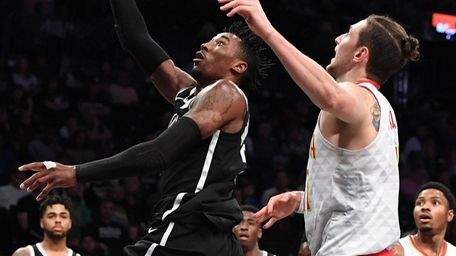 Brooklyn Nets forward Rondae Hollis-Jefferson sinks a layup