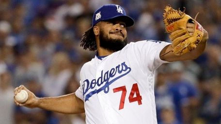 Dodgers closer Kenley Jansen throws to a Cubs