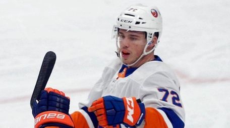 Islanders' Josh Bailey, left, congratulates Anthony Beauvillier on