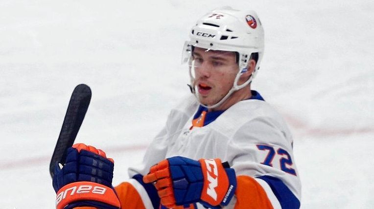 Islanders' Josh Bailey, left, congratulates Anthony Beauvillier on