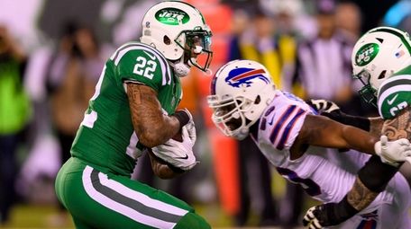 Jets running back Matt Forte looks for a