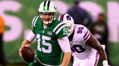 Jets quarterback Josh McCown scrambles away from Bills