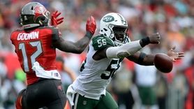 New York Jets inside linebacker Demario Davis (56)