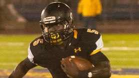St. Anthony's Sean Bryan (5) runs the ball