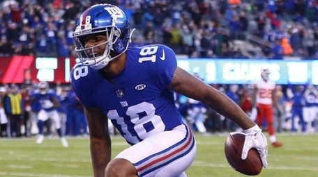 Roger Lewis of the Giants celebrates after making