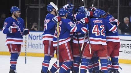 Rangers players celebrate their 4-3 win in a
