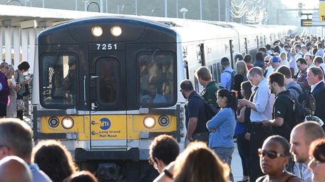 LIRR commmuters flood the platform at the Ronkonkoma