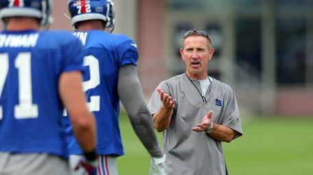 New York Giants defensive coordinator Steve Spagnuolo works