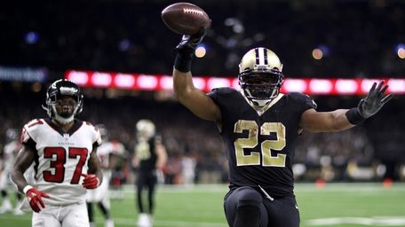 Mark Ingram of the Saints scores a touchdown