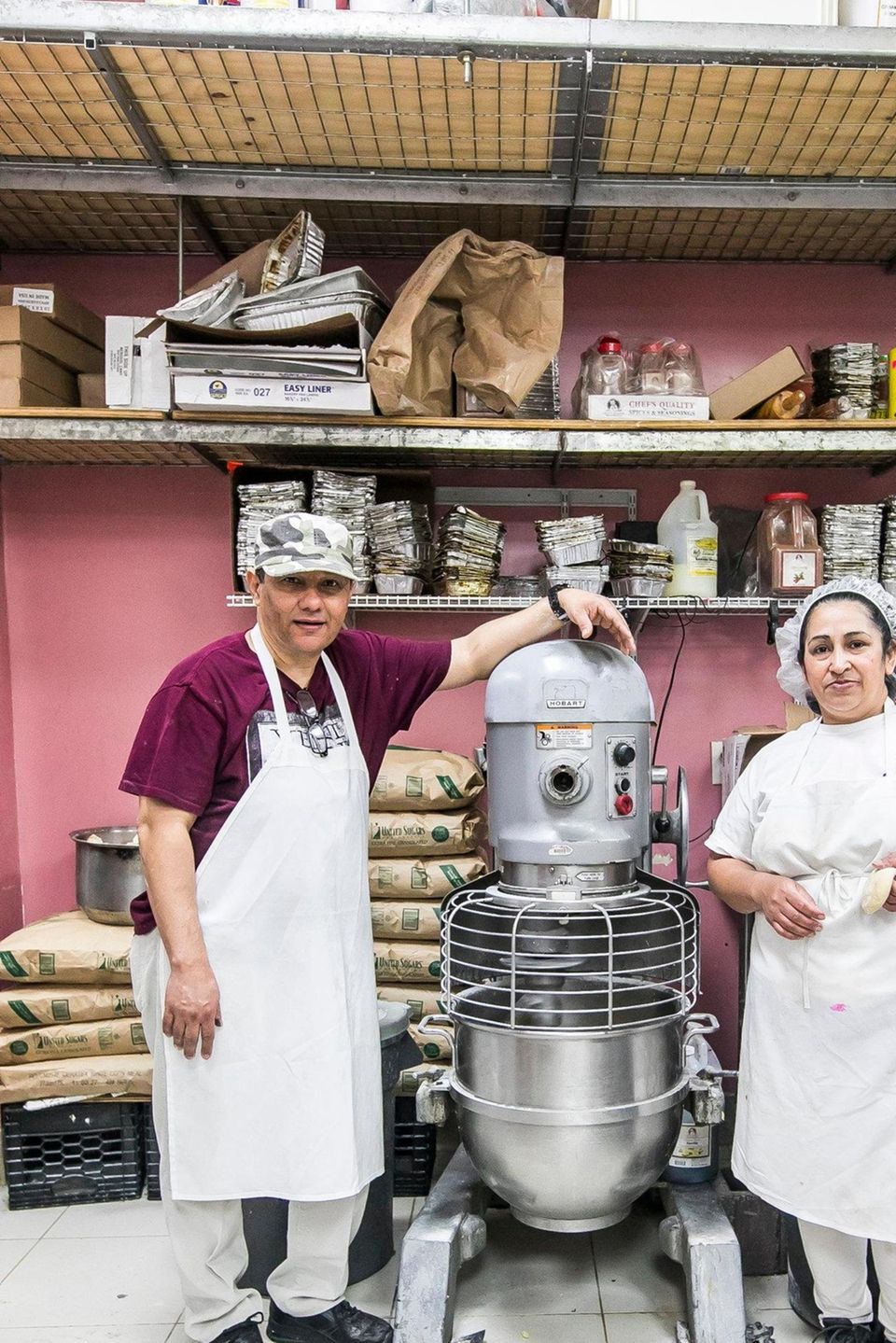 Bakers Marvin Ramírez and his wife Lolita Caballero