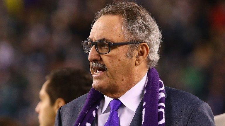 Vikings owner Zygi Wilf in the first quarter