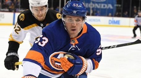 Islanders center Casey Cizikas follows the puck ahead
