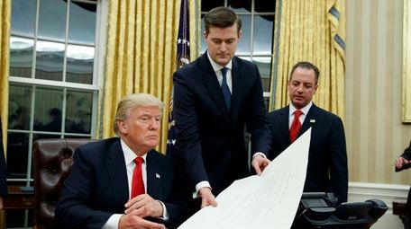 White House Staff Secretary Rob Porter, center, with