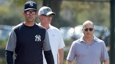 From left, Yankees manager Aaron Boone, VP of