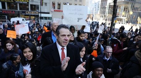 Gov. Andrew M. Cuomo joins students at