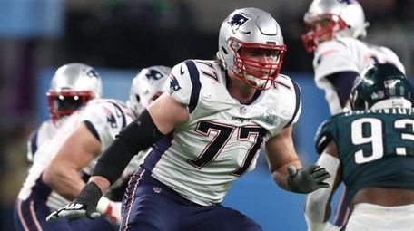 New England Patriots offensive tackle Nate Solder (77)