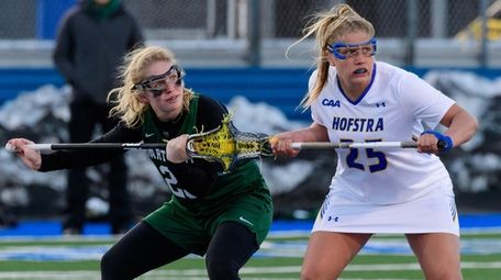 Dartmouth's Kathryn Giroux, left, and Hofstra's Darcie Smith