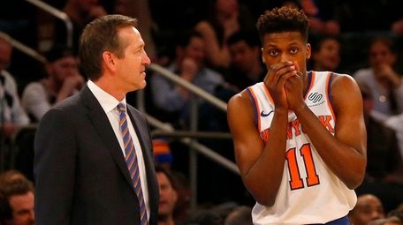 Knicks head coach Jeff Hornacek talks with Frank