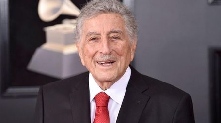 Tony Bennett arrives at the 60th annual Grammy