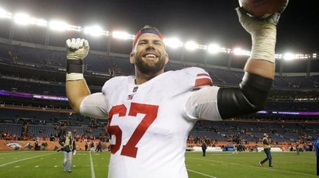 Giants offensive guard Justin Pugh celebrates after defeating