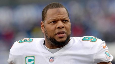 Dolphins defensive tackle Ndamukong Suh reportedly has talked