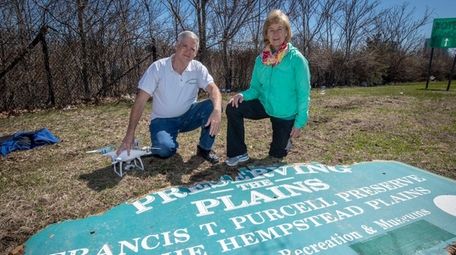 David Stolarz and Betsy Gulotta of the Friends