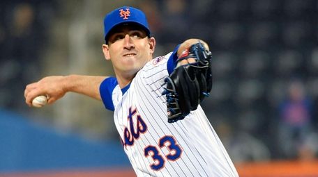 Mets starting pitcher Matt Harvey pitches against the