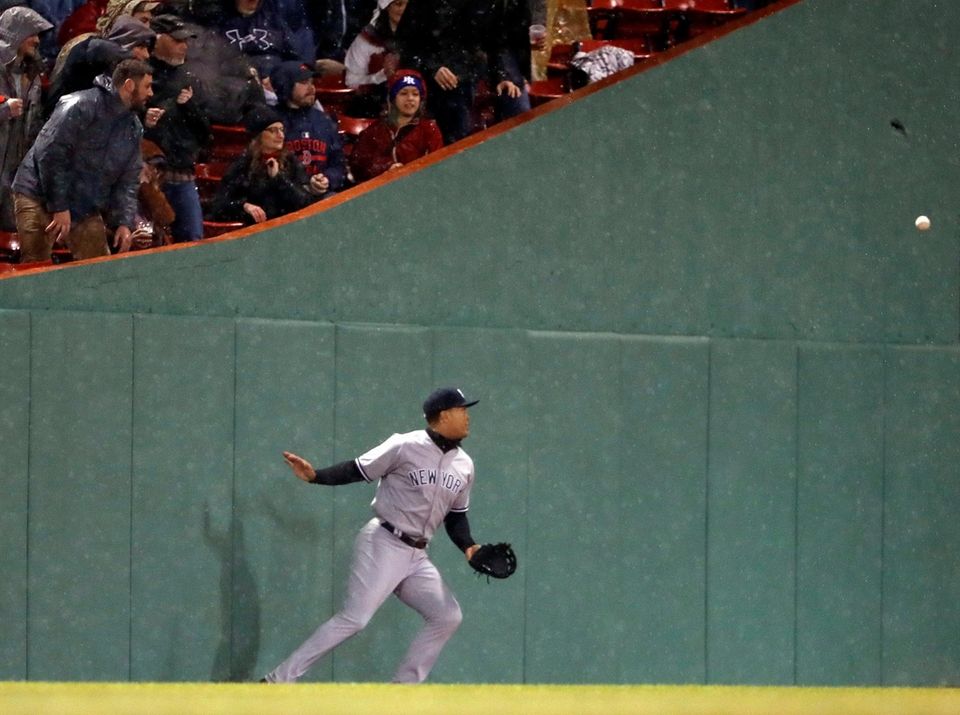 New York Yankees rightfielder Giancarlo Stanton can't get