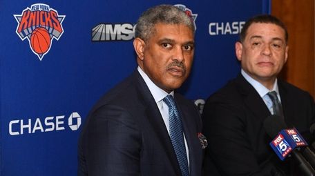 Knicks president Steve Mills and general manager Scott