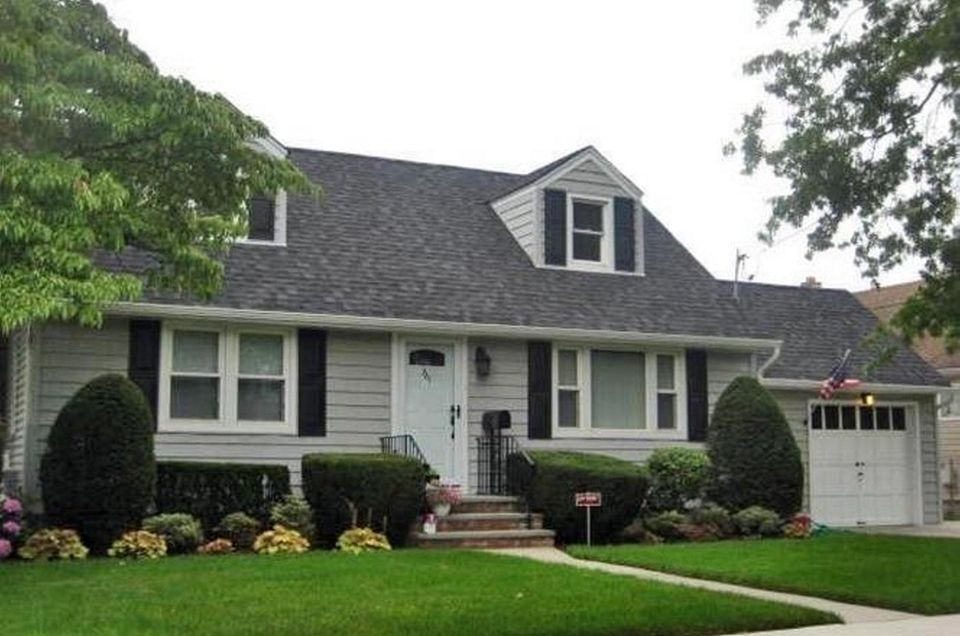 This Uniondale Cape includes four bedrooms and 1