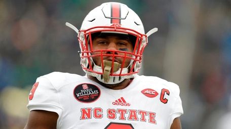 North Carolina State's Bradley Chubb warms up against