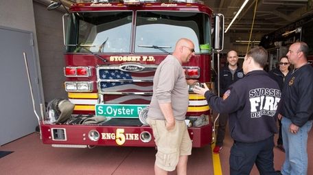 Don Hardina of Syosset, left, chats with members