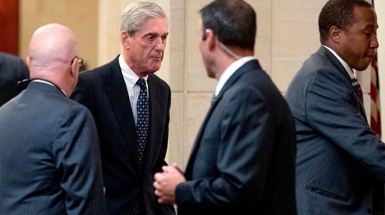 Robert Mueller arrives on Capitol Hill for a