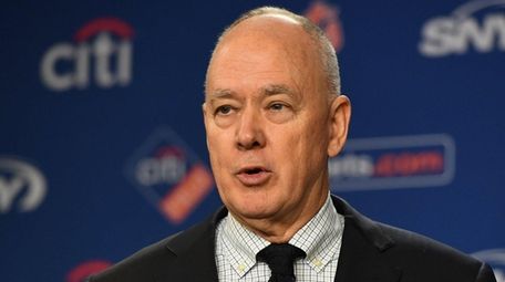New York Mets general manager Sandy Alderson speaks