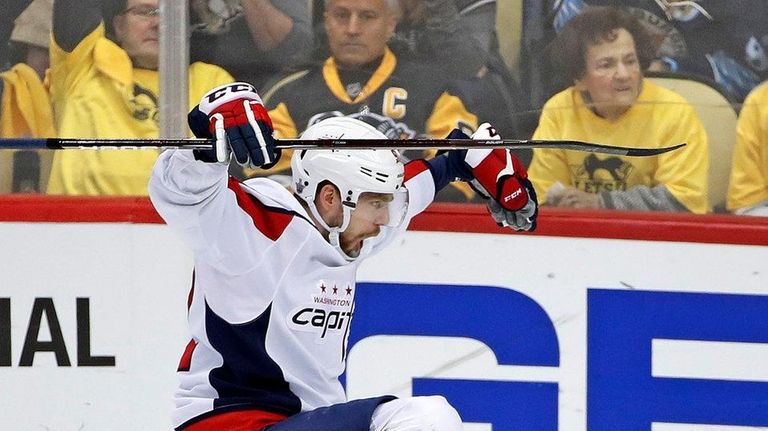 The Capitals' Evgeny Kuznetsov celebrates his game-winning goal